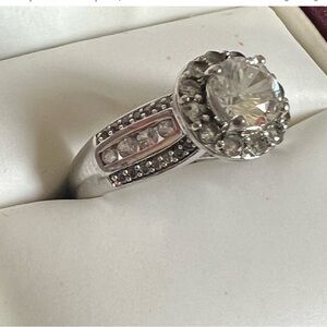Elegant 925 Sterling Silver Ring with Crystal Accents
